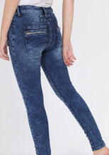 Load image into Gallery viewer, Melly &amp; Co 3 Button Denims

